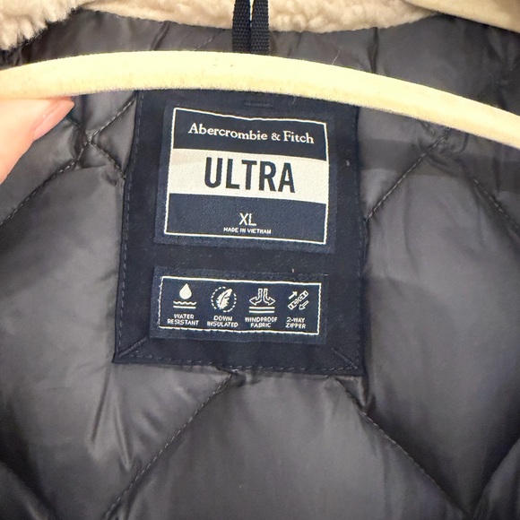 Abercrombie & Fitch Men’s Ultra Down Parka with Faux Fur Trim Size XL Like New - Picture 3 of 16